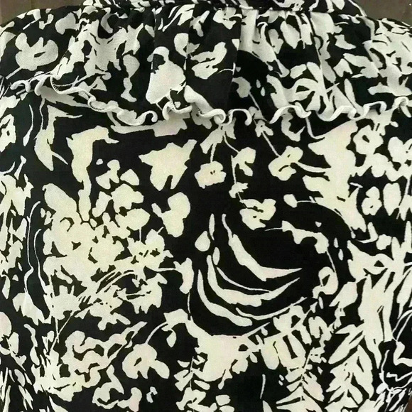 Madison Size X-Large Tank Top button front, double ruffle v-neck - Picture 5 of 8